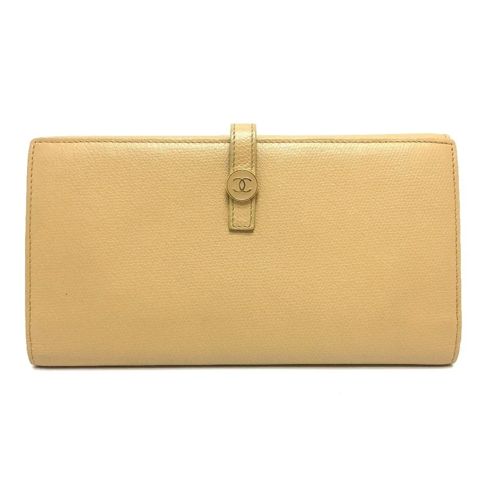 CHANEL Cream Leather Wallet